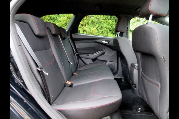 Ford FOCUS Wagon 1.5 ST-Line * Navi * Cruise * Carplay *