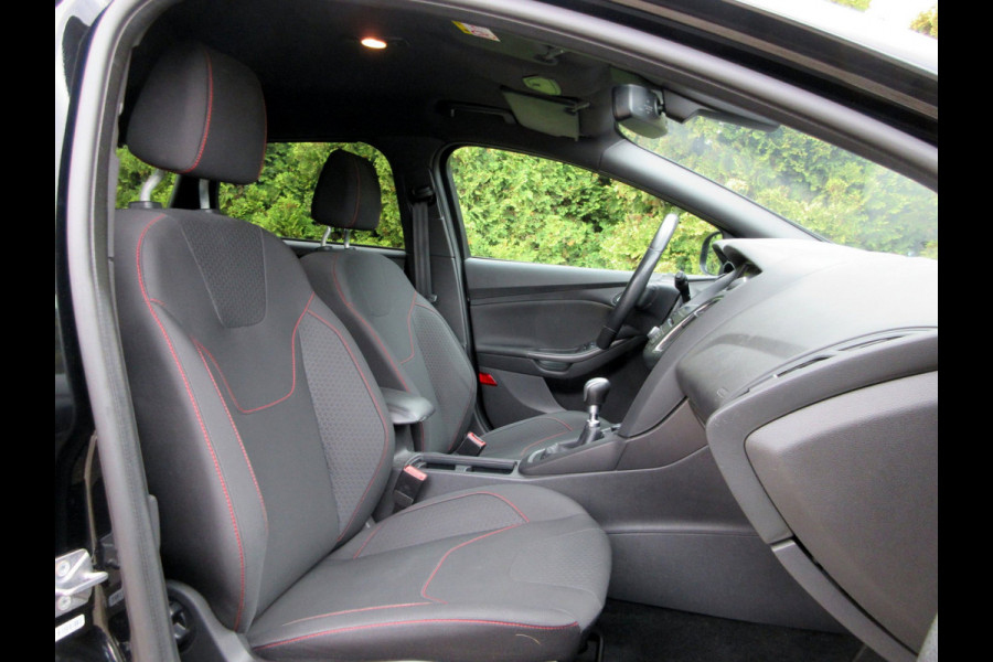 Ford FOCUS Wagon 1.5 ST-Line * Navi * Cruise * Carplay *