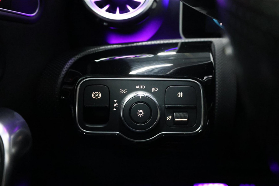Mercedes-Benz A-Klasse 250 AMG Line LED/SFEER/PANO/HALF LEER+S.VERWARMING/19" LMV/PDC/CRUISE/ECC/12 MND GARANTIE!