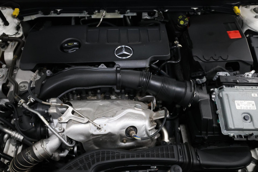 Mercedes-Benz A-Klasse 250 AMG Line LED/SFEER/PANO/HALF LEER+S.VERWARMING/19" LMV/PDC/CRUISE/ECC/12 MND GARANTIE!