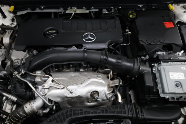 Mercedes-Benz A-Klasse 250 AMG Line LED/SFEER/PANO/HALF LEER+S.VERWARMING/19" LMV/PDC/CRUISE/ECC/12 MND GARANTIE!
