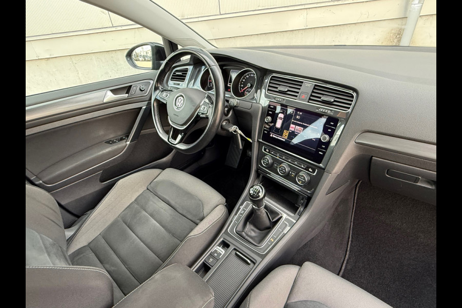 Volkswagen Golf 1.0 TSI Comfortline / NAP / LED / Navigatie / Alcantara / LM Velgen / Inruil mog.