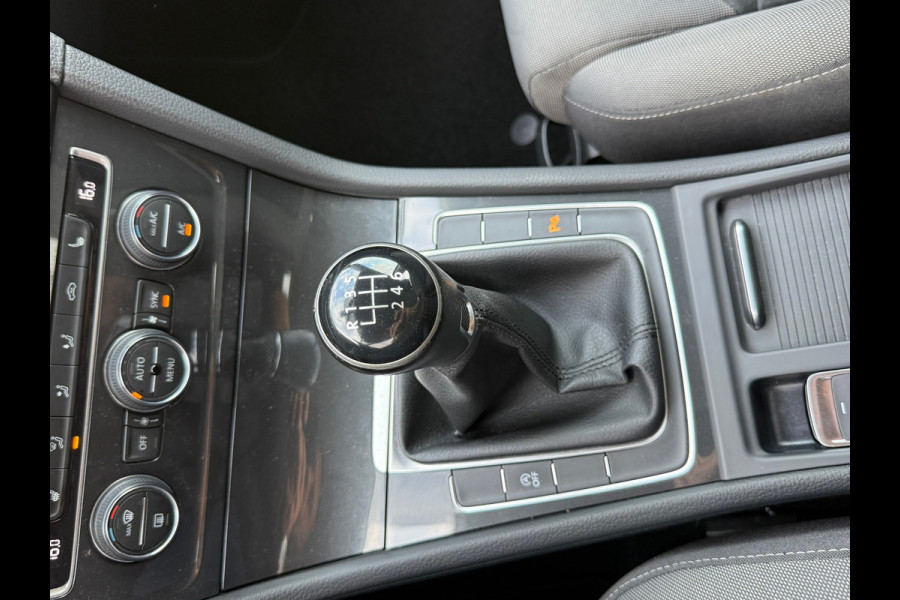 Volkswagen Golf 1.0 TSI Comfortline / NAP / LED / Navigatie / Alcantara / LM Velgen / Inruil mog.