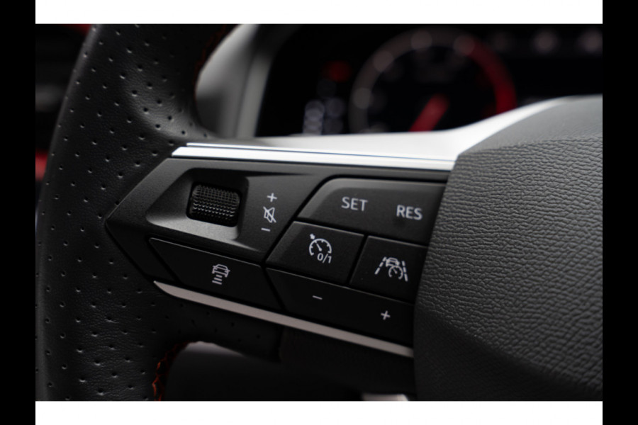 Seat Arona 1.0 TSI FR Leer Navi Virtual Climate PDC LMvelgen ACC Stoelverwarming Carplay BTW auto
