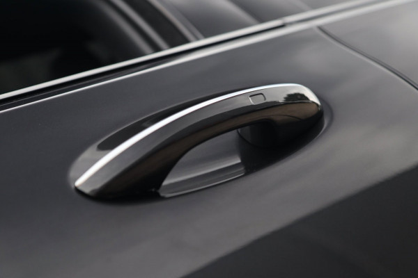 Mercedes-Benz C-Klasse 300 e AMG Line / PANO / HUD / 2X MEMORY / 360 / ACC / KEYLESS