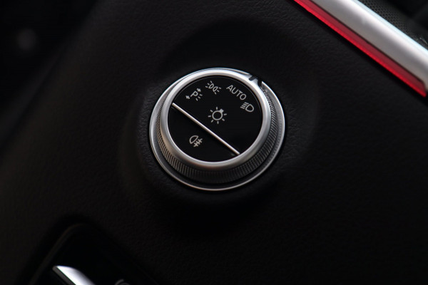 Mercedes-Benz C-Klasse 300 e AMG Line / PANO / HUD / 2X MEMORY / 360 / ACC / KEYLESS