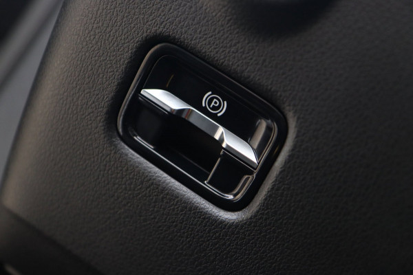 Mercedes-Benz C-Klasse 300 e AMG Line / PANO / HUD / 2X MEMORY / 360 / ACC / KEYLESS