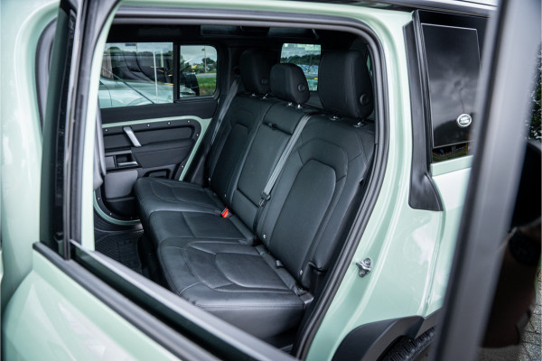 Land Rover Defender 110 2.0 P400e 110 X ** 75 Limited Edition ** Panodak ** Cold Climate ** Trekhaak ** Treeplanken NP 126 K ** EV Rijbereik tot 51km **