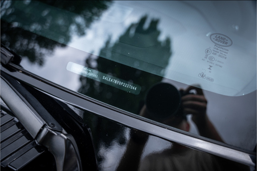 Land Rover Defender 110 2.0 P400e 110 X ** 75 Limited Edition ** Panodak ** Cold Climate ** Trekhaak ** Treeplanken NP 126 K ** EV Rijbereik tot 51km **
