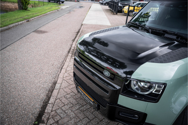 Land Rover Defender 110 2.0 P400e 110 X ** 75 Limited Edition ** Panodak ** Cold Climate ** Trekhaak ** Treeplanken NP 126 K ** EV Rijbereik tot 51km **