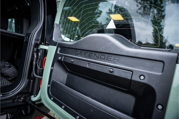 Land Rover Defender 110 2.0 P400e 110 X ** 75 Limited Edition ** Panodak ** Cold Climate ** Trekhaak ** Treeplanken NP 126 K ** EV Rijbereik tot 51km **