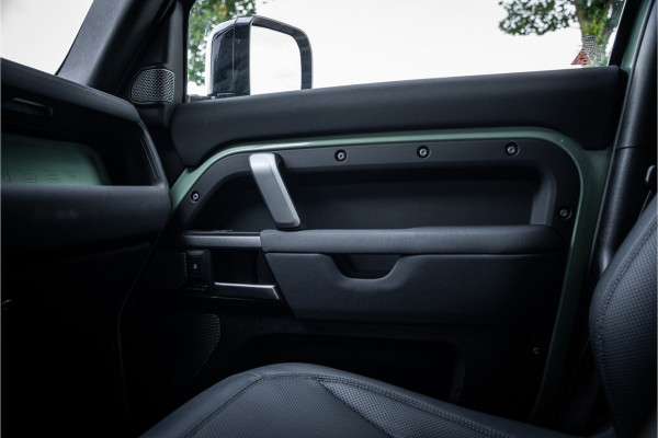 Land Rover Defender 110 2.0 P400e 110 X ** 75 Limited Edition ** Panodak ** Cold Climate ** Trekhaak ** Treeplanken NP 126 K ** EV Rijbereik tot 51km **