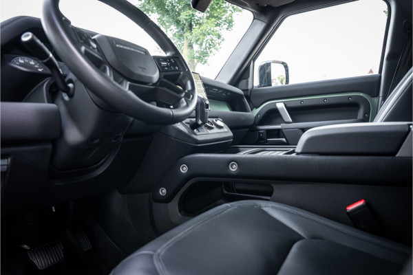 Land Rover Defender 110 2.0 P400e 110 X ** 75 Limited Edition ** Panodak ** Cold Climate ** Trekhaak ** Treeplanken NP 126 K ** EV Rijbereik tot 51km **