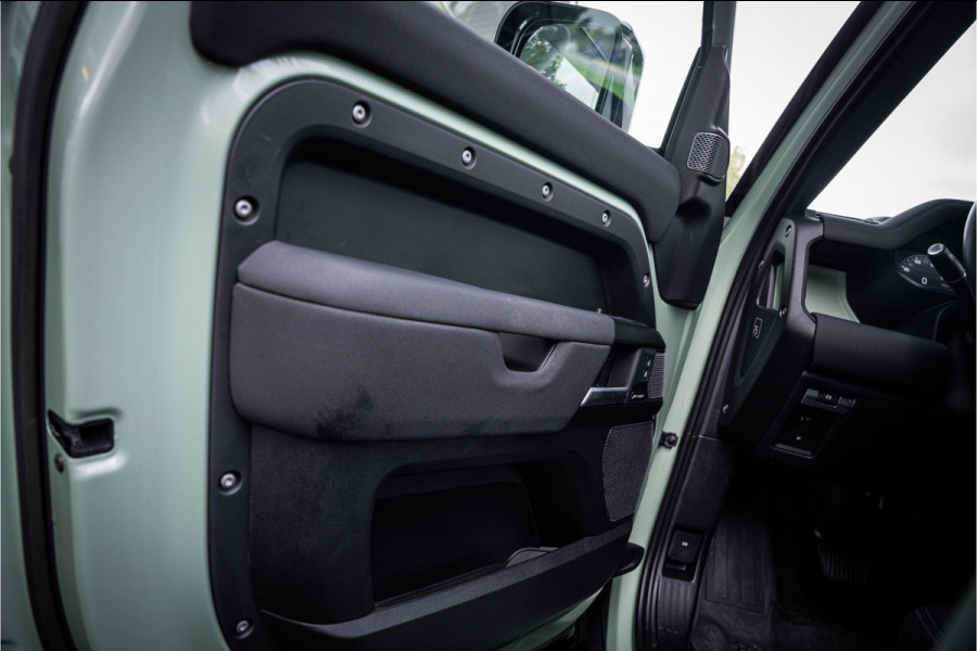 Land Rover Defender 110 2.0 P400e 110 X ** 75 Limited Edition ** Panodak ** Cold Climate ** Trekhaak ** Treeplanken NP 126 K ** EV Rijbereik tot 51km **
