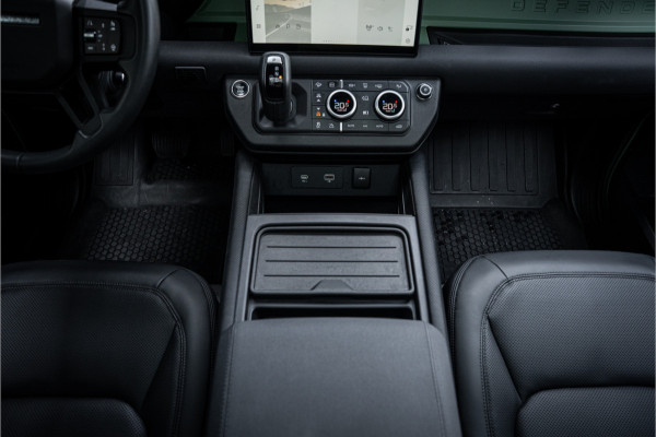 Land Rover Defender 110 2.0 P400e 110 X ** 75 Limited Edition ** Panodak ** Cold Climate ** Trekhaak ** Treeplanken NP 126 K ** EV Rijbereik tot 51km **