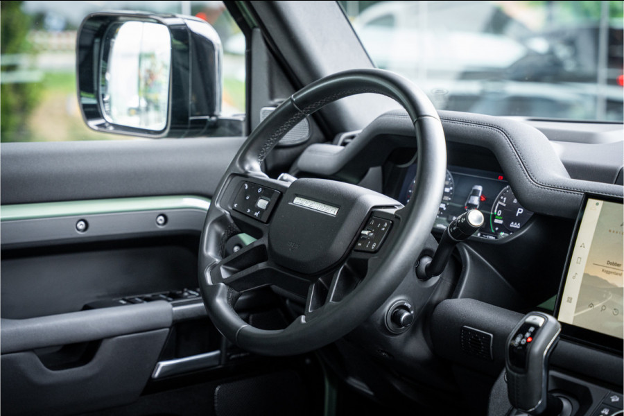 Land Rover Defender 110 2.0 P400e 110 X ** 75 Limited Edition ** Panodak ** Cold Climate ** Trekhaak ** Treeplanken NP 126 K ** EV Rijbereik tot 51km **