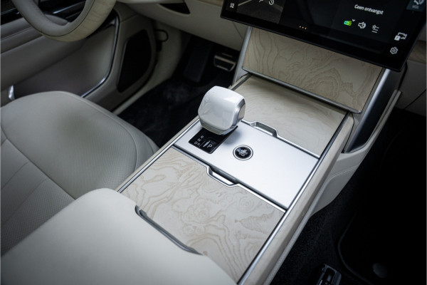 Land Rover Range Rover 4.4 P615 LWB SV ** Tailgate Event Suite ** Business Class Comfo ** Gloss White Ceramic