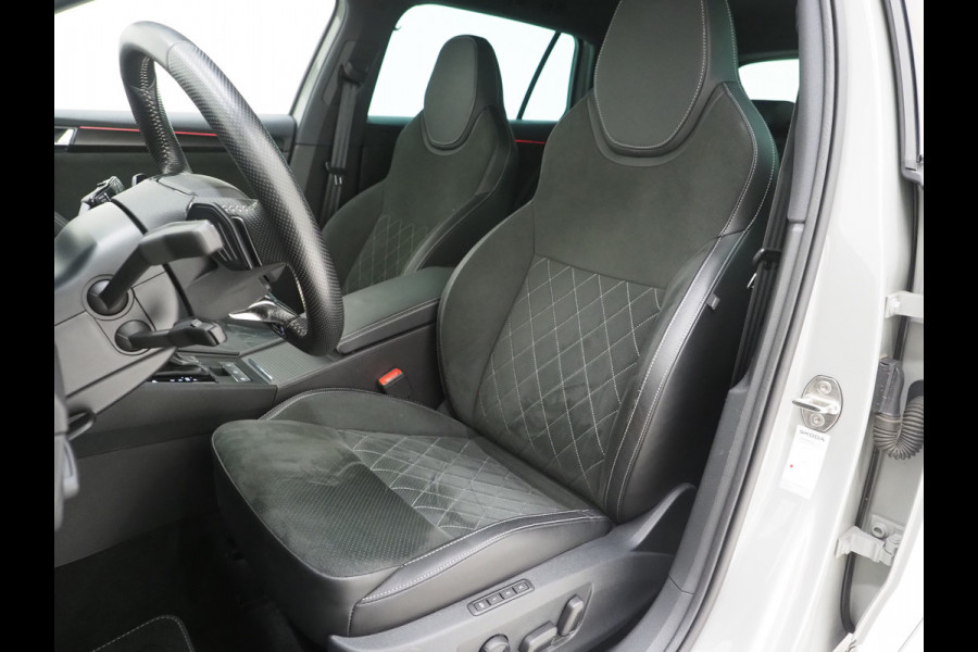 Škoda Superb Combi 1.4 TSI iV Sportline | Leder/Alcantara | Trekhaak | Carbon | Memory | Sfeerlicht | Keyless | Adaptive Cruise