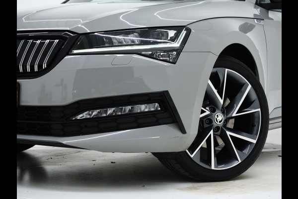 Škoda Superb Combi 1.4 TSI iV Sportline | Leder/Alcantara | Trekhaak | Carbon | Memory | Sfeerlicht | Keyless | Adaptive Cruise