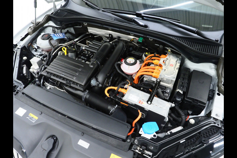 Škoda Superb Combi 1.4 TSI iV Sportline | Leder/Alcantara | Trekhaak | Carbon | Memory | Sfeerlicht | Keyless | Adaptive Cruise