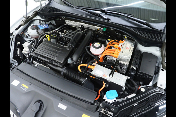 Škoda Superb Combi 1.4 TSI iV Sportline | Leder/Alcantara | Trekhaak | Carbon | Memory | Sfeerlicht | Keyless | Adaptive Cruise