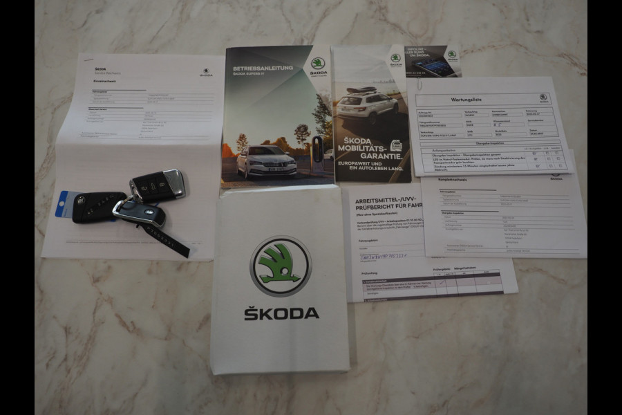 Škoda Superb Combi 1.4 TSI iV Sportline | Leder/Alcantara | Trekhaak | Carbon | Memory | Sfeerlicht | Keyless | Adaptive Cruise