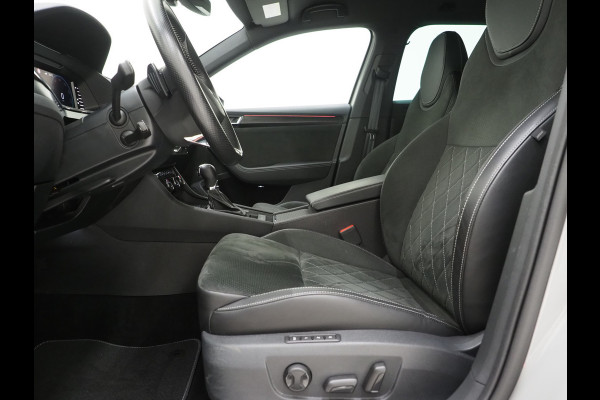 Škoda Superb Combi 1.4 TSI iV Sportline | Leder/Alcantara | Trekhaak | Carbon | Memory | Sfeerlicht | Keyless | Adaptive Cruise