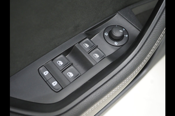 Škoda Superb Combi 1.4 TSI iV Sportline | Leder/Alcantara | Trekhaak | Carbon | Memory | Sfeerlicht | Keyless | Adaptive Cruise