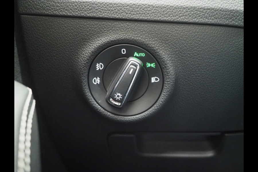Škoda Superb Combi 1.4 TSI iV Sportline | Leder/Alcantara | Trekhaak | Carbon | Memory | Sfeerlicht | Keyless | Adaptive Cruise