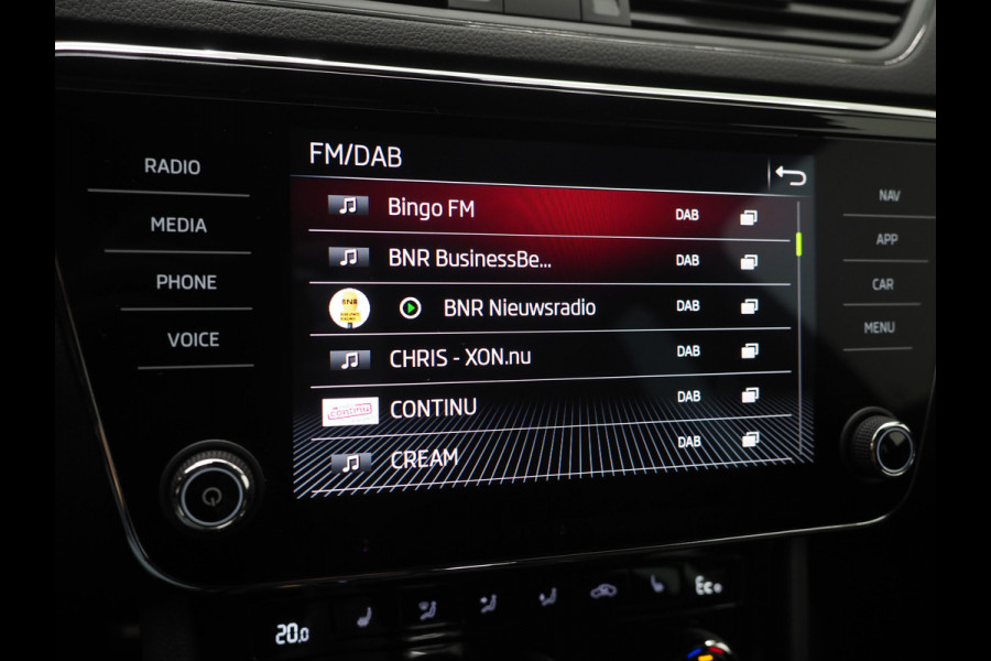 Škoda Superb Combi 1.4 TSI iV Sportline | Leder/Alcantara | Trekhaak | Carbon | Memory | Sfeerlicht | Keyless | Adaptive Cruise