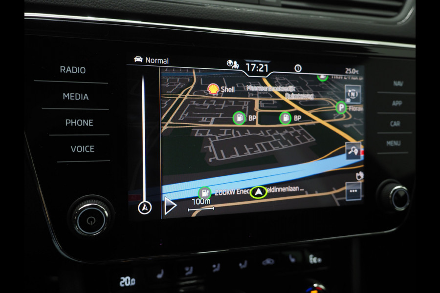 Škoda Superb Combi 1.4 TSI iV Sportline | Leder/Alcantara | Trekhaak | Carbon | Memory | Sfeerlicht | Keyless | Adaptive Cruise