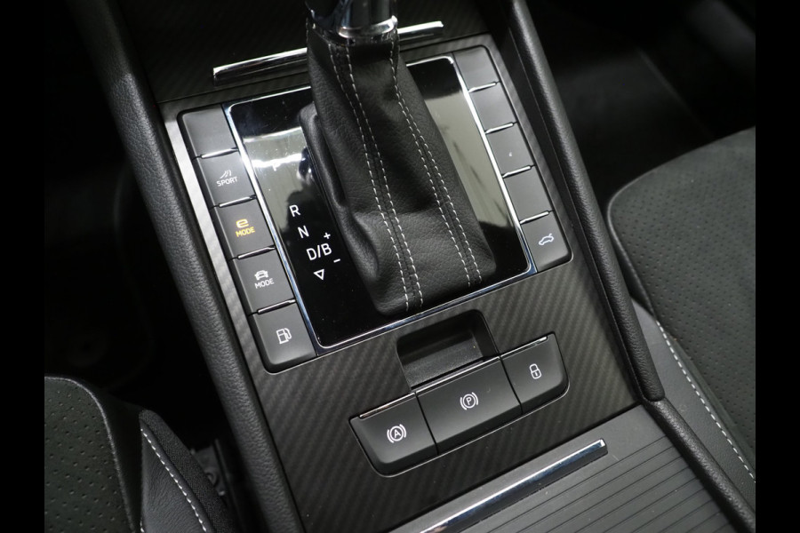 Škoda Superb Combi 1.4 TSI iV Sportline | Leder/Alcantara | Trekhaak | Carbon | Memory | Sfeerlicht | Keyless | Adaptive Cruise