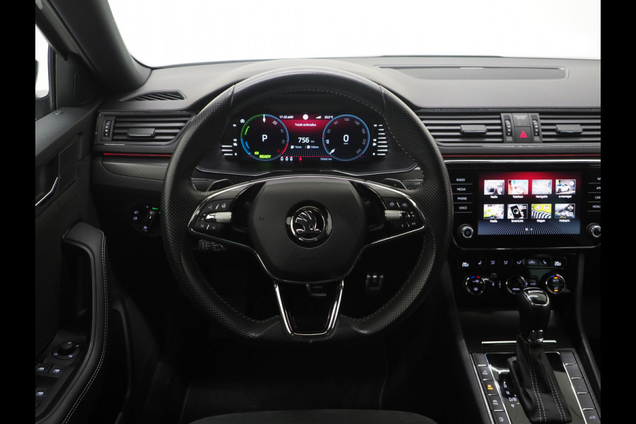 Škoda Superb Combi 1.4 TSI iV Sportline | Leder/Alcantara | Trekhaak | Carbon | Memory | Sfeerlicht | Keyless | Adaptive Cruise