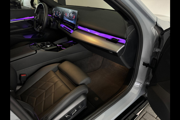 BMW 5 Serie Touring 520i M Pano|H/K|BlindSpot|Maxton|Trekhaak|Sfeer|Camera