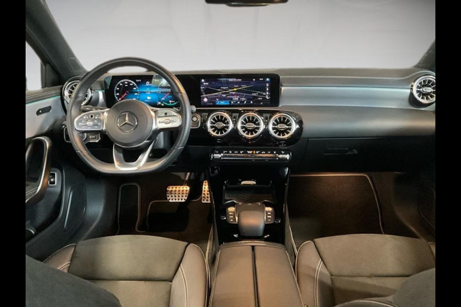 Mercedes-Benz A-Klasse 250e AMG MAGNO GRAU ** NIGHT, PANO, MBUX+, MULTIBEAM LED, 19-inch LMV,  ** 1e EIG - 34.500km. ** ** INFORMEER OOK NAAR ONZE AANTREKKELIJKE FINANCIAL-LEASE TARIEVEN **