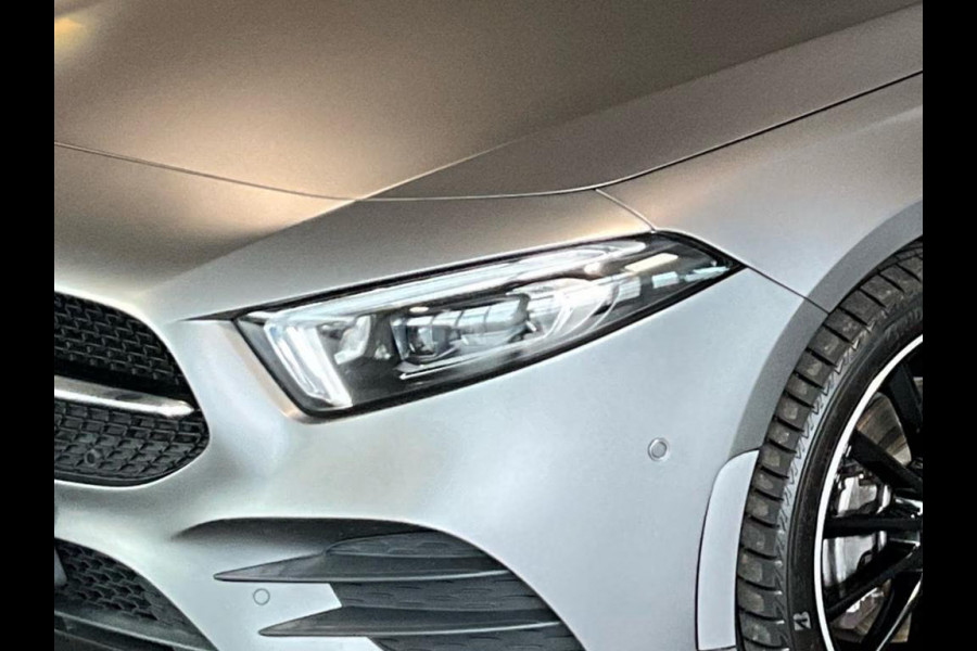 Mercedes-Benz A-Klasse 250e AMG MAGNO GRAU ** NIGHT, PANO, MBUX+, MULTIBEAM LED, 19-inch LMV,  ** 1e EIG - 34.500km. ** ** INFORMEER OOK NAAR ONZE AANTREKKELIJKE FINANCIAL-LEASE TARIEVEN **
