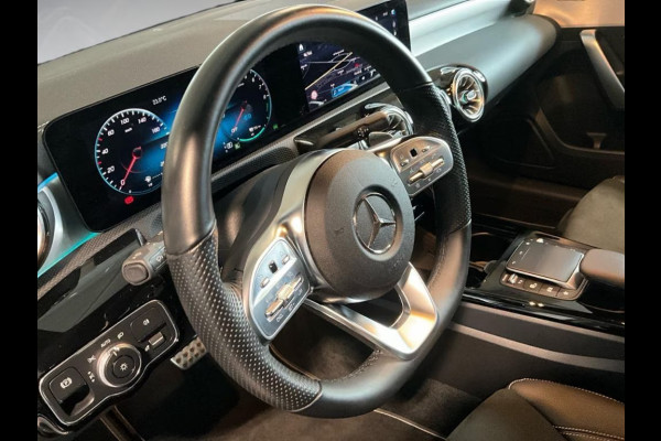 Mercedes-Benz A-Klasse 250e AMG MAGNO GRAU ** NIGHT, PANO, MBUX+, MULTIBEAM LED, 19-inch LMV,  ** 1e EIG - 34.500km. ** ** INFORMEER OOK NAAR ONZE AANTREKKELIJKE FINANCIAL-LEASE TARIEVEN **