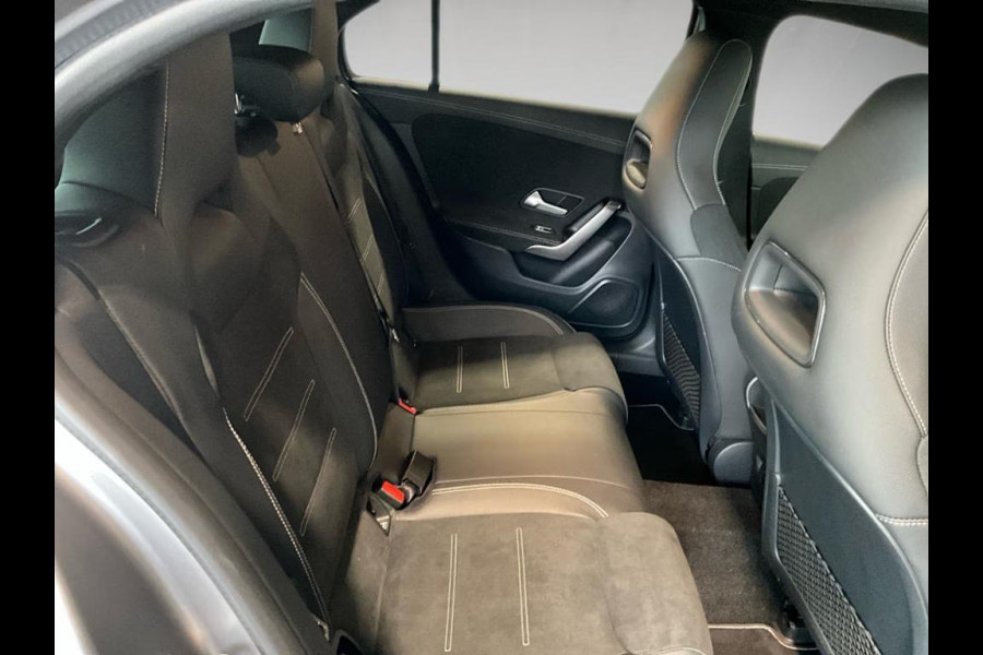 Mercedes-Benz A-Klasse 250e AMG MAGNO GRAU ** NIGHT, PANO, MBUX+, MULTIBEAM LED, 19-inch LMV,  ** 1e EIG - 34.500km. ** ** INFORMEER OOK NAAR ONZE AANTREKKELIJKE FINANCIAL-LEASE TARIEVEN **