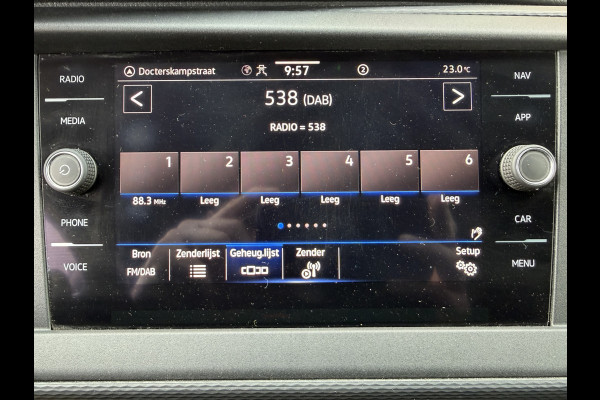 Volkswagen Transporter 2.0 TDI 110PK Euro 6 L2H1 28 Highline Cruise Control/trekhaak/carplay