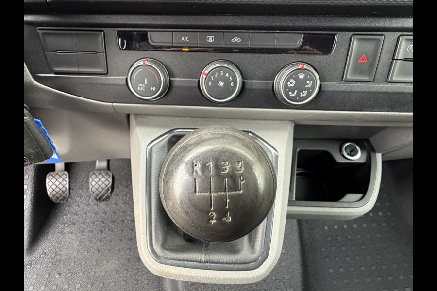 Volkswagen Transporter 2.0 TDI 110PK Euro 6 L2H1 28 Highline Cruise Control/trekhaak/carplay