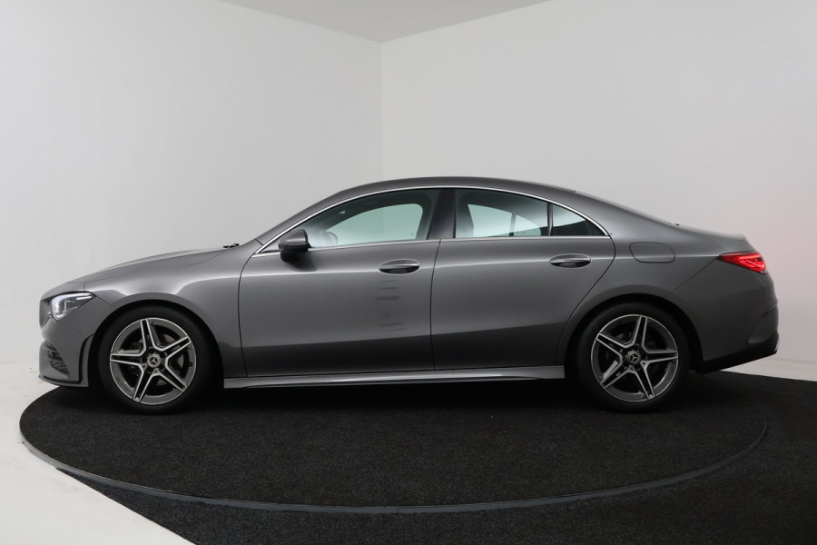 Mercedes-Benz CLA-Klasse 180 Business Solution AMG (SFEERVERLICHTING, CAMERA, STOELVERWARMING, NAVIGATIE)
