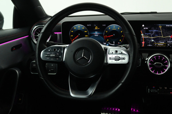 Mercedes-Benz CLA-Klasse 180 Business Solution AMG (SFEERVERLICHTING, CAMERA, STOELVERWARMING, NAVIGATIE)