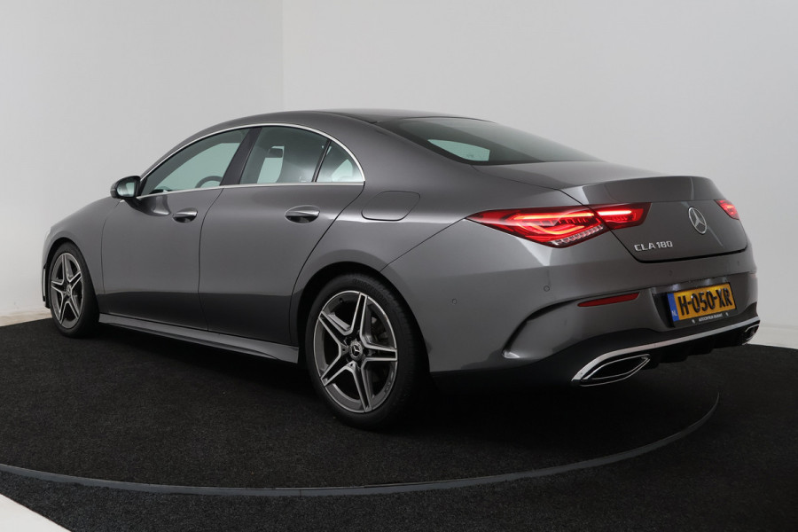 Mercedes-Benz CLA-Klasse 180 Business Solution AMG (SFEERVERLICHTING, CAMERA, STOELVERWARMING, NAVIGATIE)