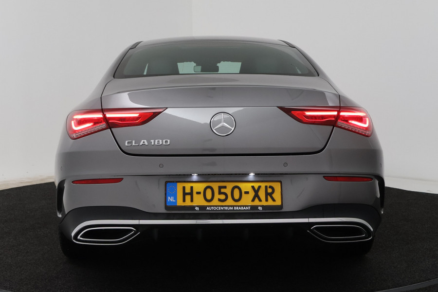 Mercedes-Benz CLA-Klasse 180 Business Solution AMG (SFEERVERLICHTING, CAMERA, STOELVERWARMING, NAVIGATIE)