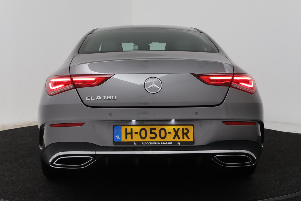Mercedes-Benz CLA-Klasse 180 Business Solution AMG (SFEERVERLICHTING, CAMERA, STOELVERWARMING, NAVIGATIE)