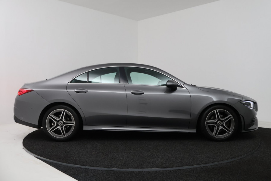 Mercedes-Benz CLA-Klasse 180 Business Solution AMG (SFEERVERLICHTING, CAMERA, STOELVERWARMING, NAVIGATIE)