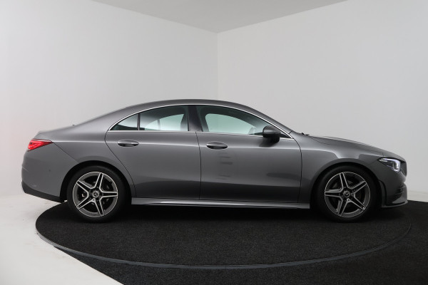 Mercedes-Benz CLA-Klasse 180 Business Solution AMG (SFEERVERLICHTING, CAMERA, STOELVERWARMING, NAVIGATIE)