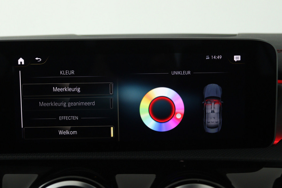 Mercedes-Benz CLA-Klasse 180 Business Solution AMG (SFEERVERLICHTING, CAMERA, STOELVERWARMING, NAVIGATIE)