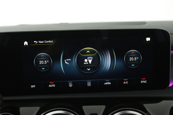 Mercedes-Benz CLA-Klasse 180 Business Solution AMG (SFEERVERLICHTING, CAMERA, STOELVERWARMING, NAVIGATIE)