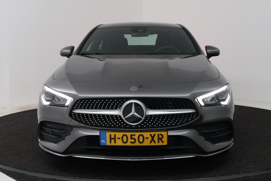 Mercedes-Benz CLA-Klasse 180 Business Solution AMG (SFEERVERLICHTING, CAMERA, STOELVERWARMING, NAVIGATIE)